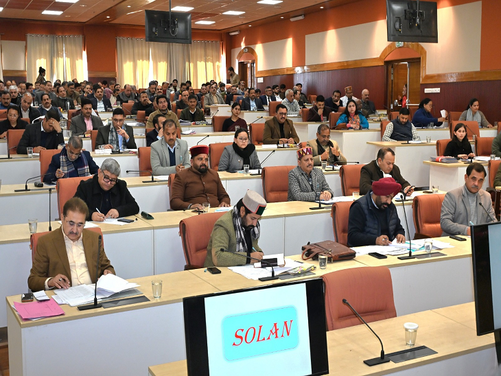 योजना विभाग द्वारा बुलाई मीटिंग में भाग लेते हुए सोलन, बिलासपुर, ऊना और लाहौल स्पीति के विधायक।