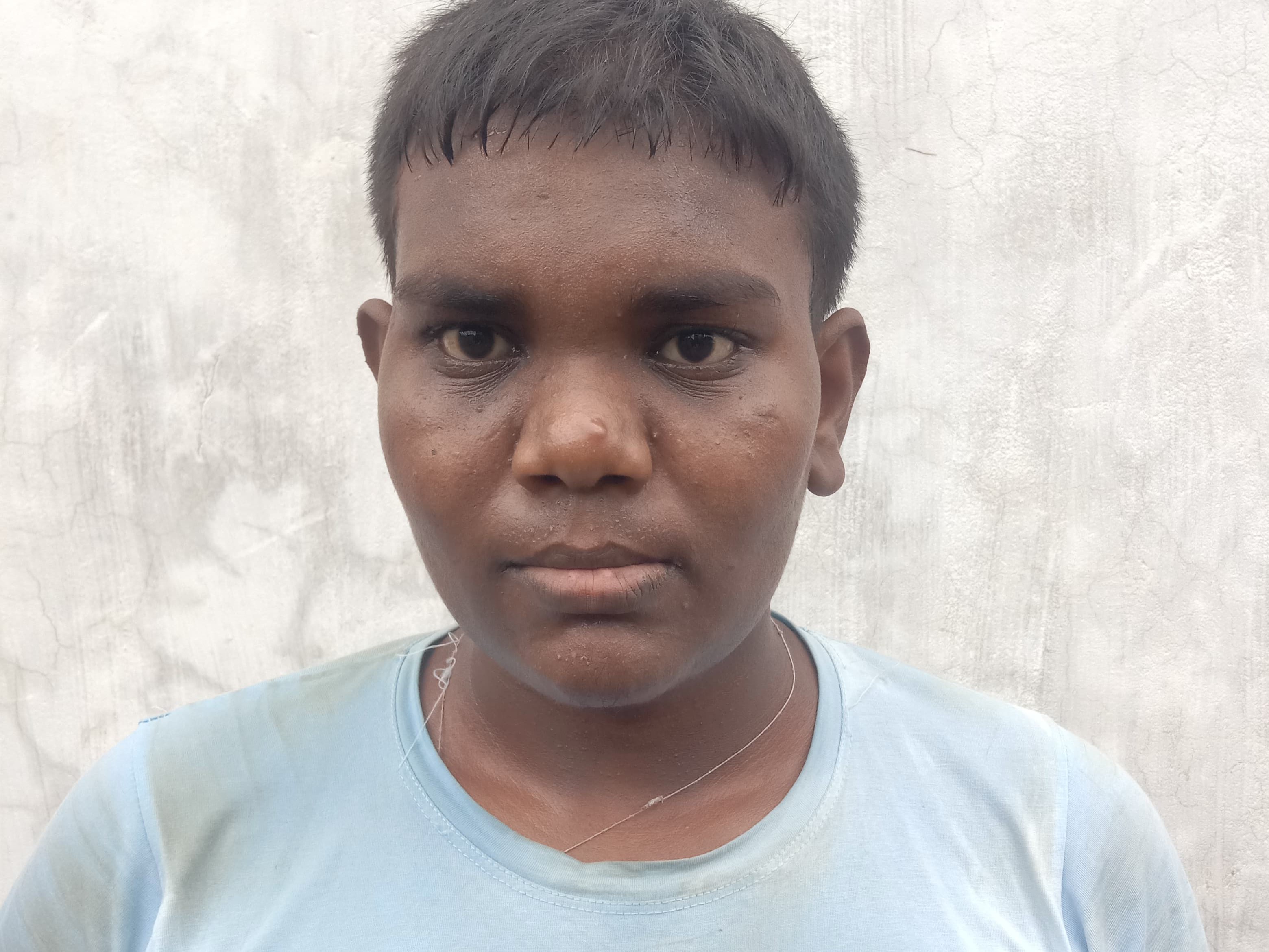 बेटा विक्रम कुमार मनहर (19)