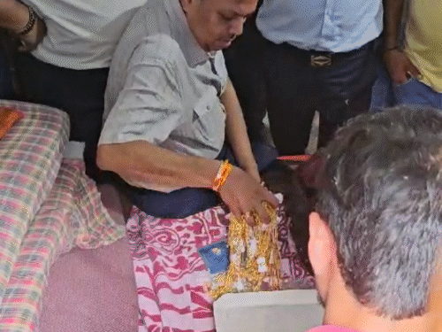 लोकेश आंध्र प्रदेश, ओडिशा, राजनांदगांव, दुर्ग समेत कई जगहों पर चोरी का आरोपी।