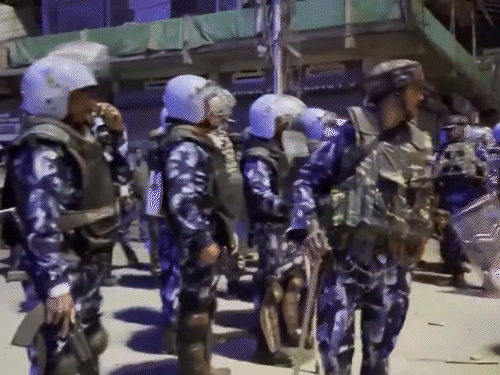 मौके पर बड़ी संख्या में सुरक्षाबलों की मौजूदगी रही।