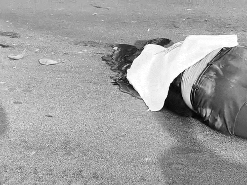 रायपुर में सरकारी गाड़ी ने पीछे से स्कूटर को टक्कर मारी।