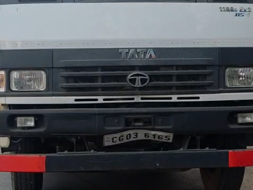 लोडर वाहन के ड्राइवर ने बच्चों को कुचला।