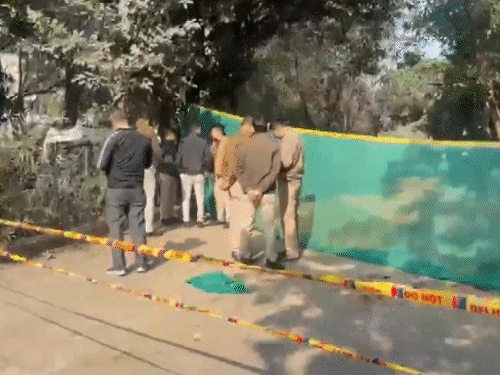 दिल्ली-जल बोर्ड के खोदे गड्ढे में गिरा बाइक सवार, मौत:  परिवार को हत्या का शक, विभाग पर भी लापरवाही का आरोप लगाया