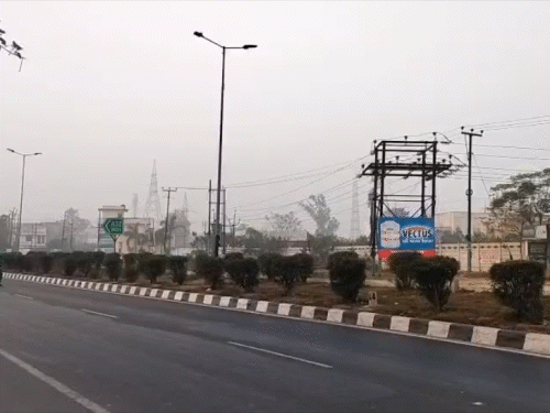 मेरठ में मौसम साफ है। कोहरा नहीं पड़ रहा है।