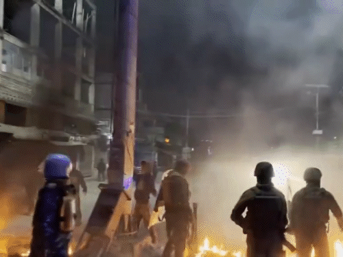 सुरक्षाबलों ने आग बुझाने की कोशिश की।