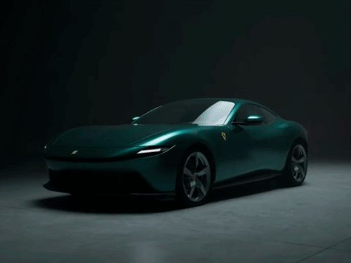 रियर में एक नया एक्टिव स्पॉइलर है, जो अलग-अलग एंगल से हवा के प्रेशर को मैनेज करता है।