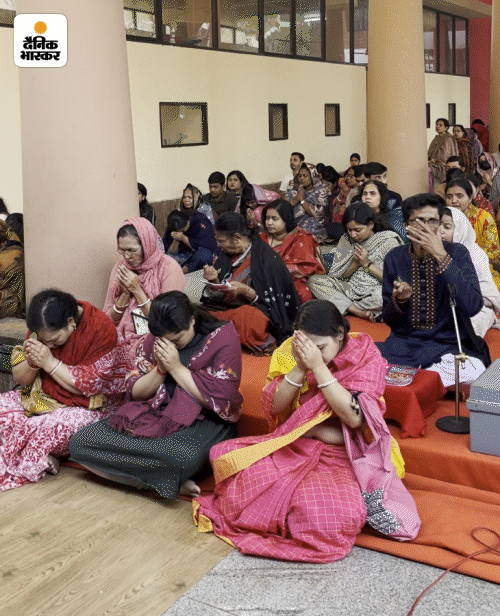 ढाकेश्वरी मंदिर धार्मिक और सांस्कृतिक गतिविधियों का केंद्र है। यहां साल भर संगीत कार्यक्रम होते हैं।