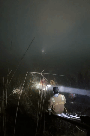 युवक को बचाने के लिए रेस्क्यू टीम नाले में उतरी। तब तक उसकी मौत हो चुकी थी।