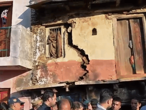 बबीता का मकान पूरी तरह क्षतिग्रस्त हुआ।