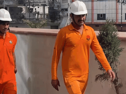 सूचना मिलने पर एटीएस और फायर ब्रिगेड के साथ ही एसडीआरएफ की टीम भी अजमेर कोर्ट के भवन पर पहुंची।