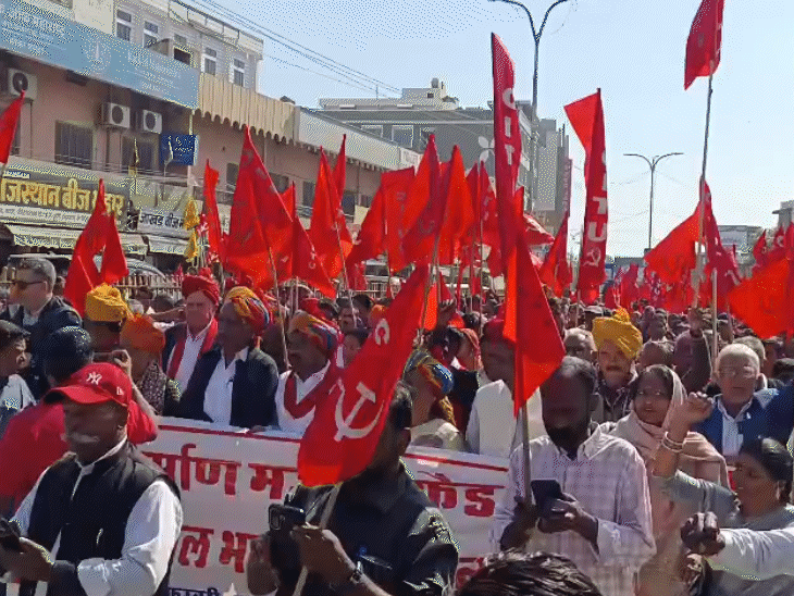 सीकर में सीटू के बैनर तले शुक्रवार से शुरू हुए तीन दिवसीय सम्मेलन में रैली निकाली, जो किशन सिंह ढाका भवन से शुरू होकर कल्याण सर्किल, तापड़िया बगीची और एसपी ऑफिस होते हुए सभास्थल पहुंची।