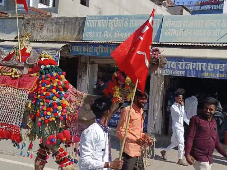 सांसद अमराराम ने श्रमिक हितों को लेकर केंद्र सरकार पर तीखा हमला बोला है। उन्होंने कहा कि आगामी सम्मेलन के जरिए मजदूरों से जुड़े श्रमिक कानून, न्यूनतम मजदूरी, मजदूर संगठन और लेबर इंश्योरेंस जैसे अहम मुद्दों पर साझा रणनीति तैयार की जाएगी।