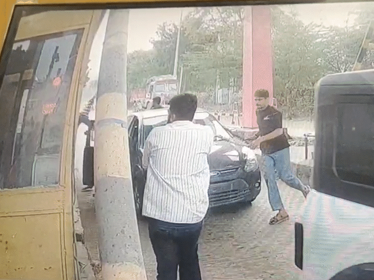 6 गाड़ियों में आए बदमाशों ने लाठियों और सरियों से केबिन में तोड़फोड़ की।