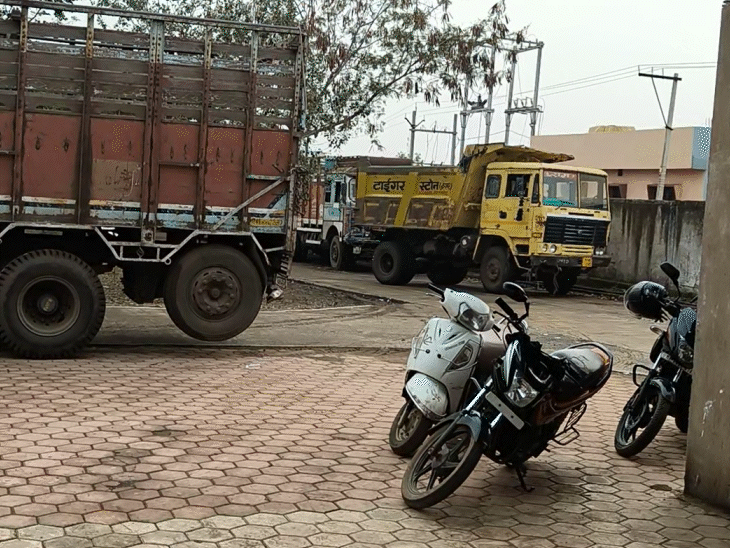 कमर्शियल और निजी वाहन मालिक फिटनेस सर्टिफिकेट के लिए संभाग मुख्यालय जा रहे हैं।