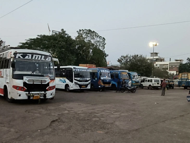 प्रायवेट बस और ट्रकों मालिकों को भी फिटनेस जांच के लिए परेशानी हो रही है।