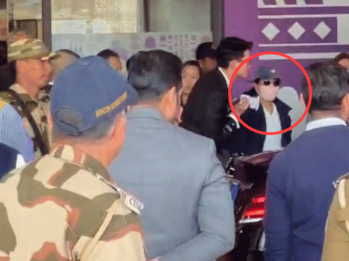 एयरपोर्ट से वे सीधे अपने काफिले के साथ रामबाग पैलेस के लिए रवाना हो गईं, जहां वे जयपुर प्रवास के दौरान ठहरेंगी।