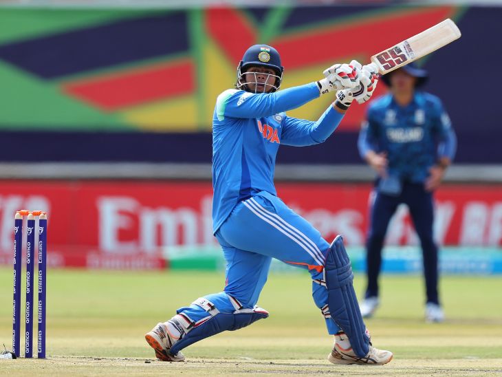 अंडर-19 वर्ल्ड कप फाइनल IND vs ENG:  सूर्यवंशी की टूर्नामेंट की चौथी फिफ्टी, म्हात्रे के साथ अर्धशतकीय साझेदारी पूरी, भारत 107/1