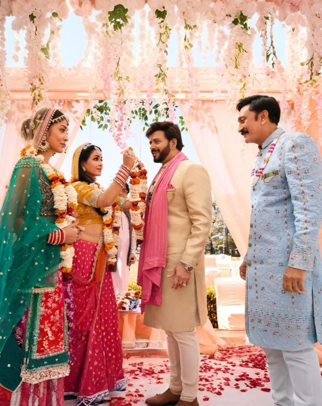 मूव्ही रिव्ह्यू- भाभीजी घर पर है: हास्याच्या नावाखाली गोंधळ, चित्रपटाची भरारी कोसळली, अश्लीलतेच्या गोंधळात बुडालेली कथा