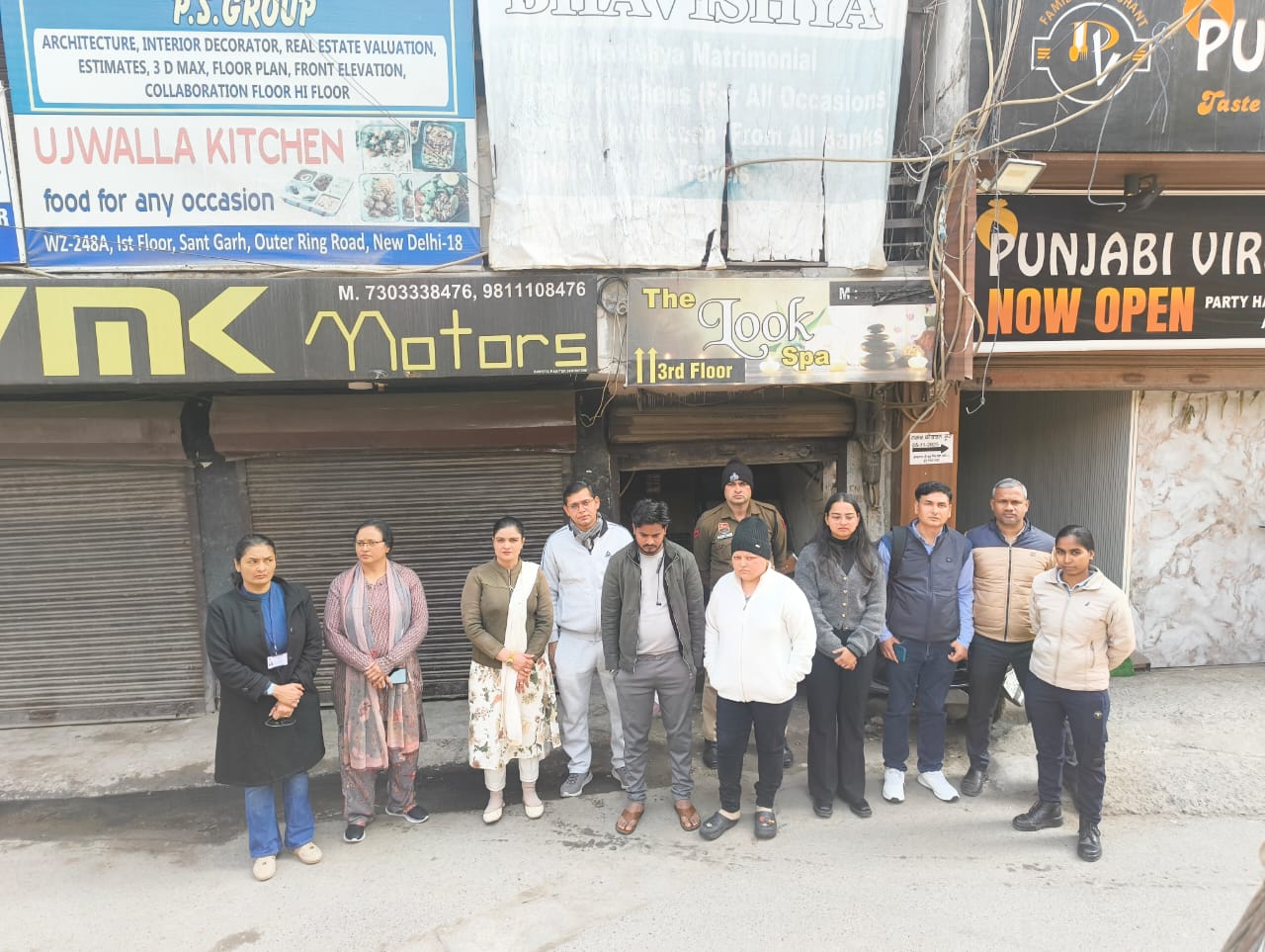 कार्रवाई करने के बाद मौजूद टीम सदस्य।