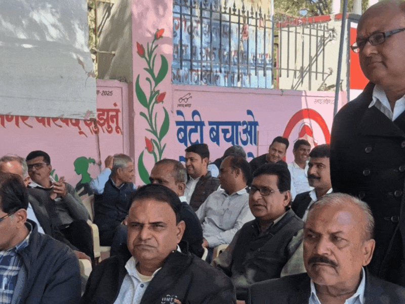 धरने में मौजूद झुंझुनू के अधिवक्ता