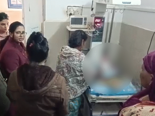 उचेहरा अस्पताल में नवजात का इलाज चल रहा है।