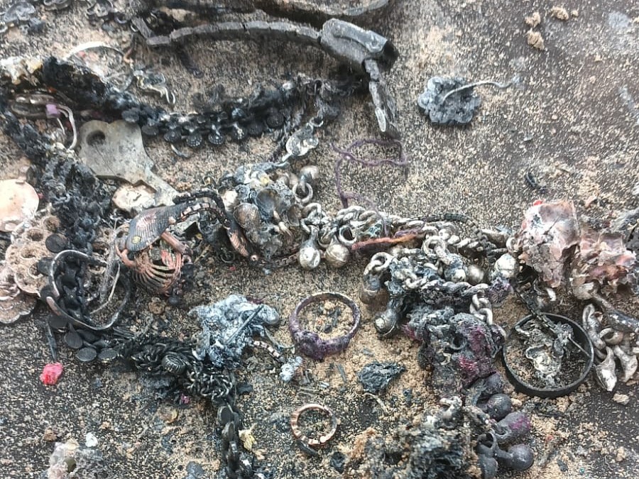 आग लगने से ढाणी में रखे नकदी, चांदी के पायजेब और घरेलू सामान जलकर राख हो गया
