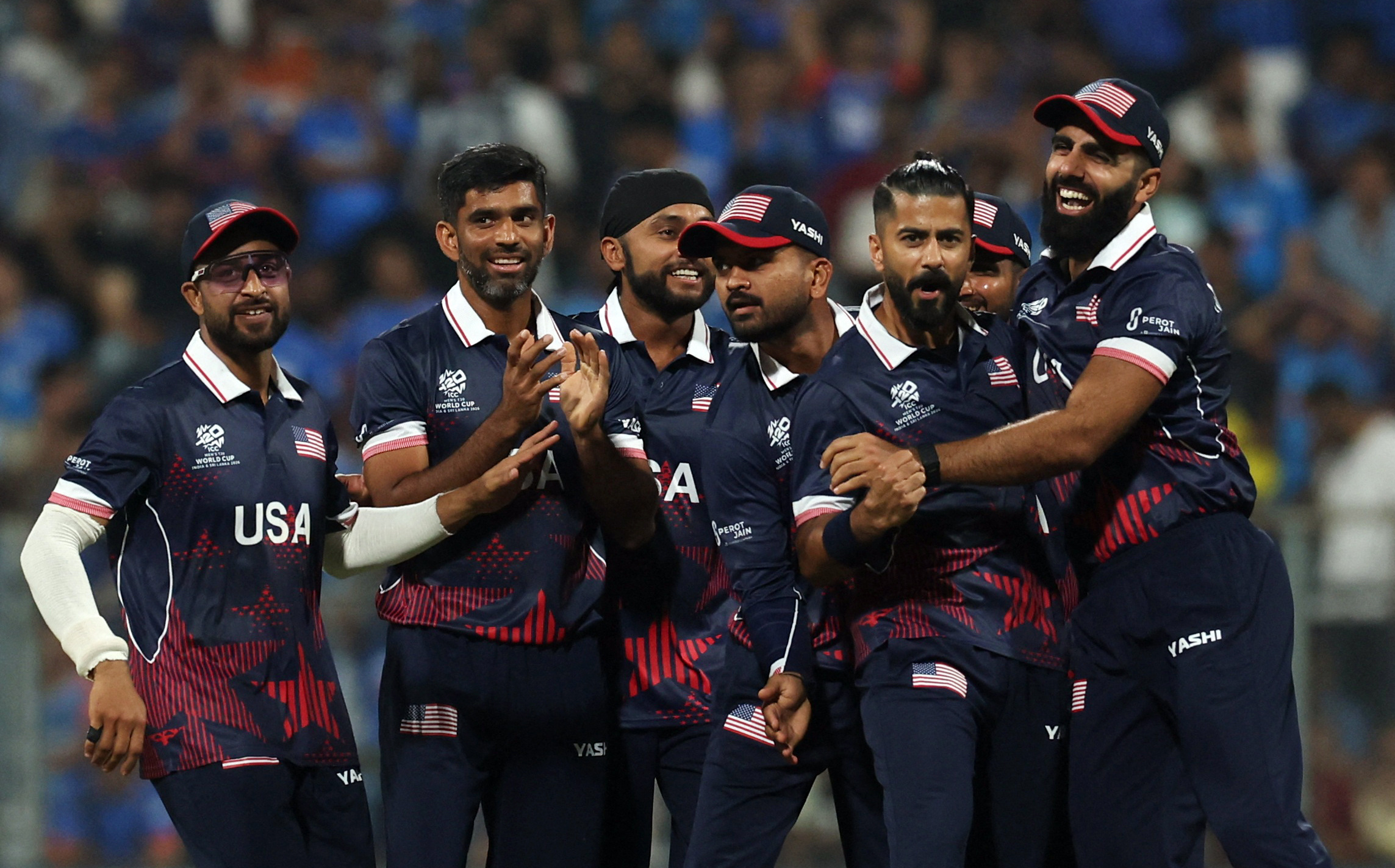 अभिषेक का विकेट सेलिब्रेट करते USA के खिलाड़ी।