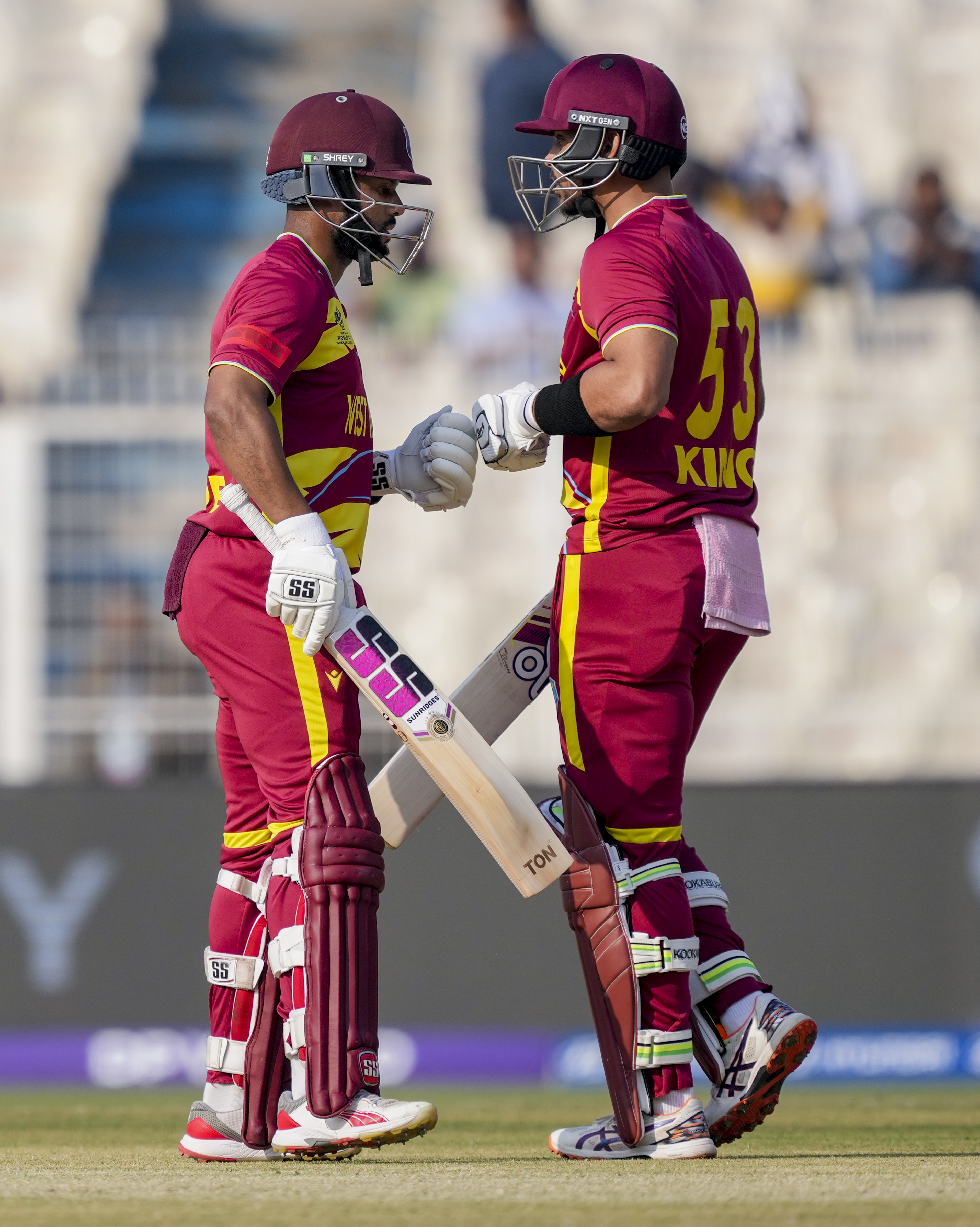 वेस्टइंडीज के ओपनर्स ने फिफ्टी पार्टनरशिप की।