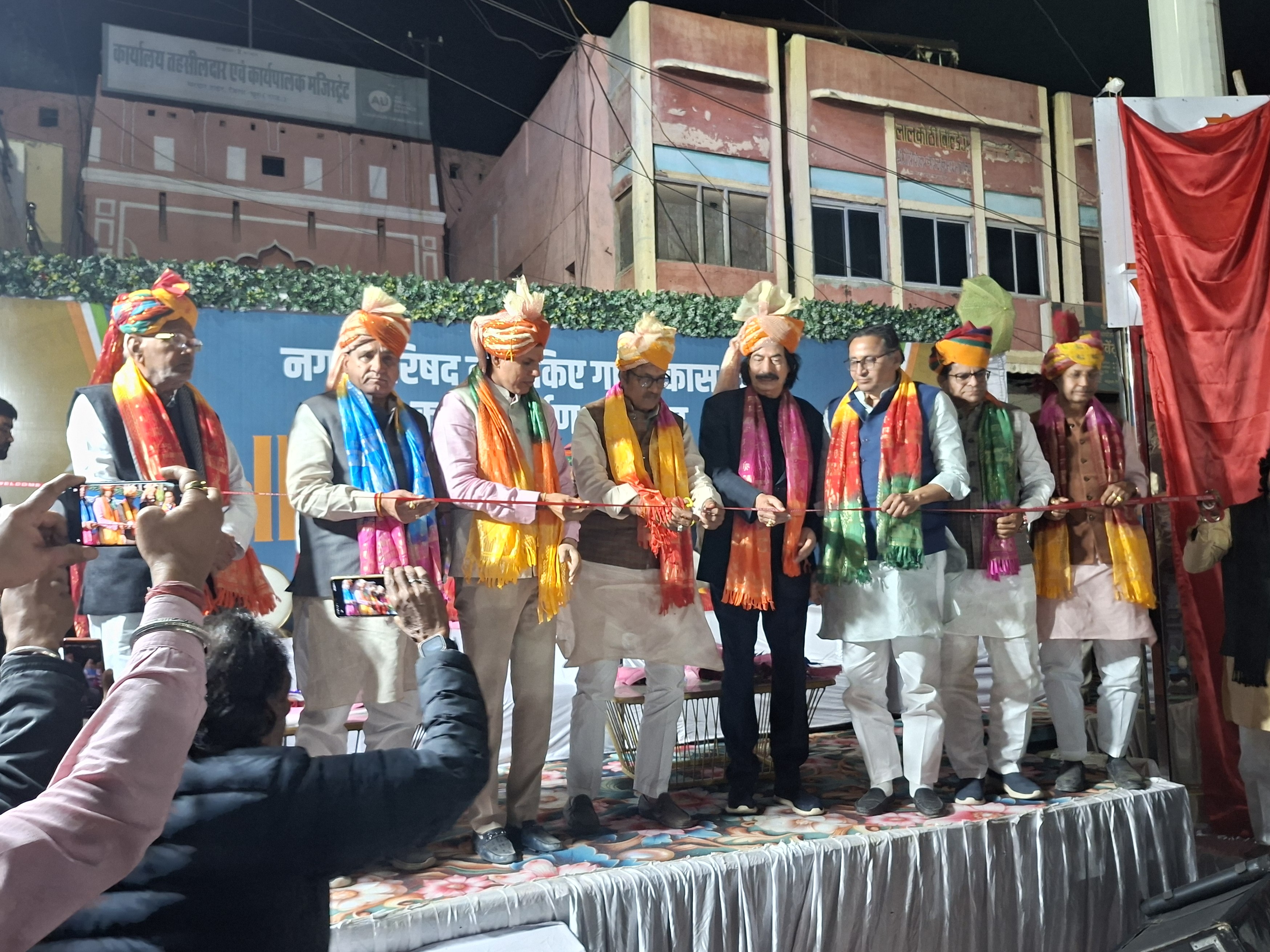 कार्यक्रम में शहर के विभिन्न हिस्सों में हुए विकास कार्यों का लोकार्पण और शुभारंभ किया गया।