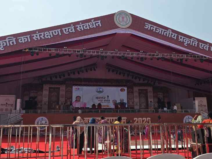 जगदलपुर के लालबाग मैदान में आयोजित बस्तर पंडुम के संभाग स्तरीय कार्यक्रम का शुभारंभ किया जाएगा।