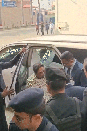 मायावती ने शनिवार सुबह बसपा पदाधिकारियों के साथ अहम बैठक की। आगामी विधानसभा चुनाव के लिए उन्हें जीत का मंत्र दिया।