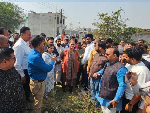 करीब सालभर पहले मेयर सुषमा खर्कवाल ने लोगों की शिकायत पर कब्जा देखने पहुंची थीं।