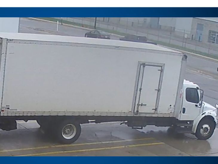 कनाडा के पियर्सन एयरपोर्ट से इसी ट्रक से सोने का कंटेनर निकाला गया।