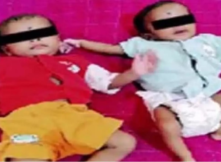 अस्पताल प्रबंधन पर इन बच्चों में से एक बच्चा बदलने का आरोप है।