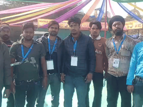 दुकानदारों की मांग है कि यदि उनकी दुकानों को दोबारा खोलने की अनुमति नहीं मिलती है, तो उन्होंने वेंडरों को जो एडवांस राशि दी है, वह उन्हें वापस मिलनी चाहिए।