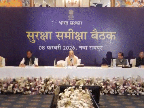 बैठक में कई अन्य सैन्य सुरक्षा के डीजीपी शामिल हुए हैं।