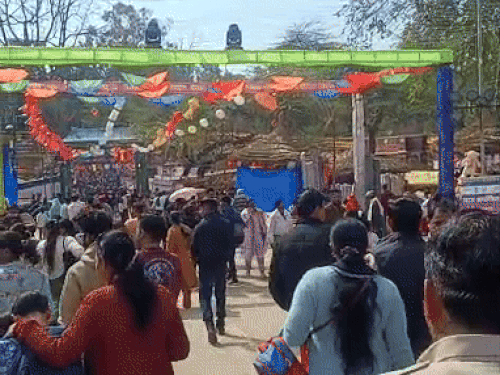 हादसे के बाद 8 फरवरी की शाम को भी मेले में लोगों की भीड़ रही।