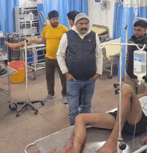 सिविल हॉस्पिटल यमुनानगर में एडमिट तीनों बदमाश।