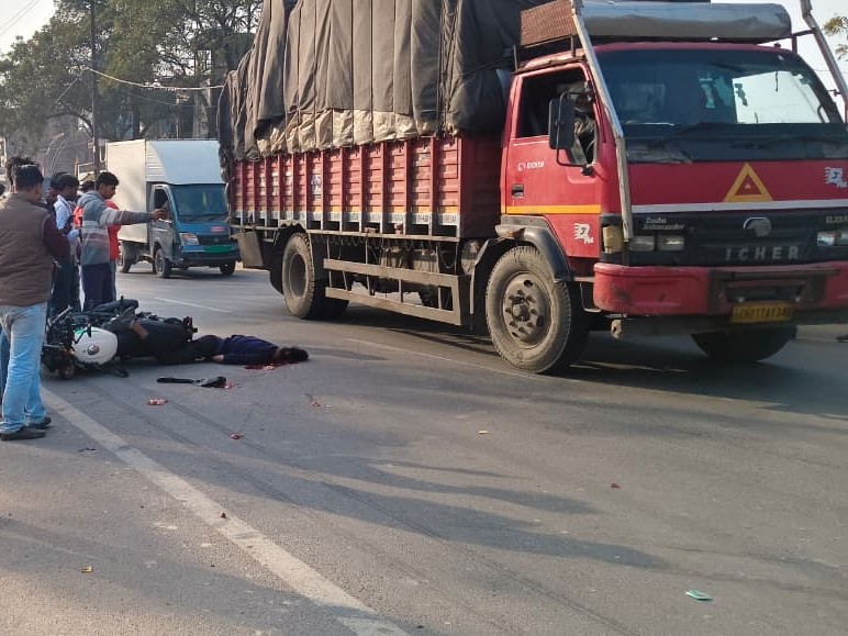 Balrampur Accident | Man Run Over By Truck While Distributing Wedding Cards