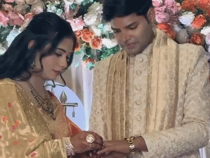 यह तस्वीर 30 नवंबर की है। लखनऊ में IAS कृतिका मिश्रा और IAS अंकुर त्रिपाठी की सगाई हुई थी।