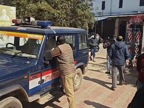 ममता चौधरी के समर्थक बीबीडी थाने पर पहुंचे। विधायक बेदी राम के खिलाफ मुकदमा दर्ज करने की मांग की है।