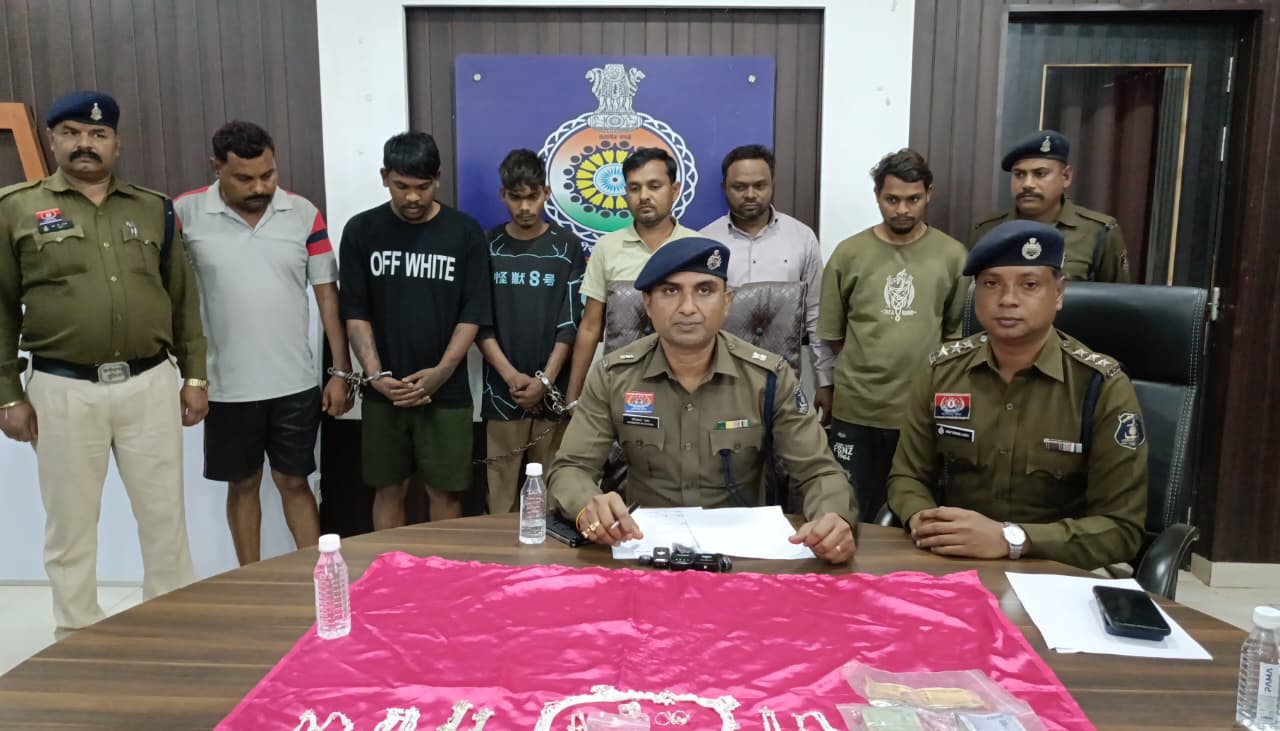 पुलिस ने अलग-अलग मामलों में चोरी करने वाले 6 आरोपियों को किया गिरफ्तार।