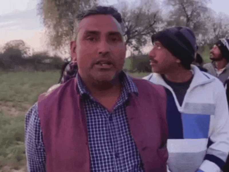 ग्रामीण जयपाल बताते हुए कि उन्होंने जानवर को देखा