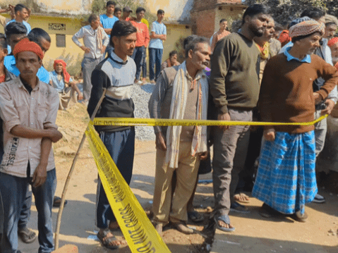 इलाके में दहशत का माहौल।