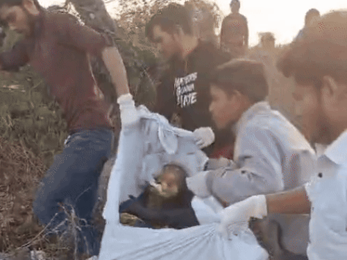 Police and forensic team carrying Shagun's skeleton recovered from Aravalli forest.