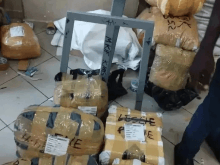 फीस लेने के बाद काम करने सामान भेजने दोबारा लेते हैं रुपए।