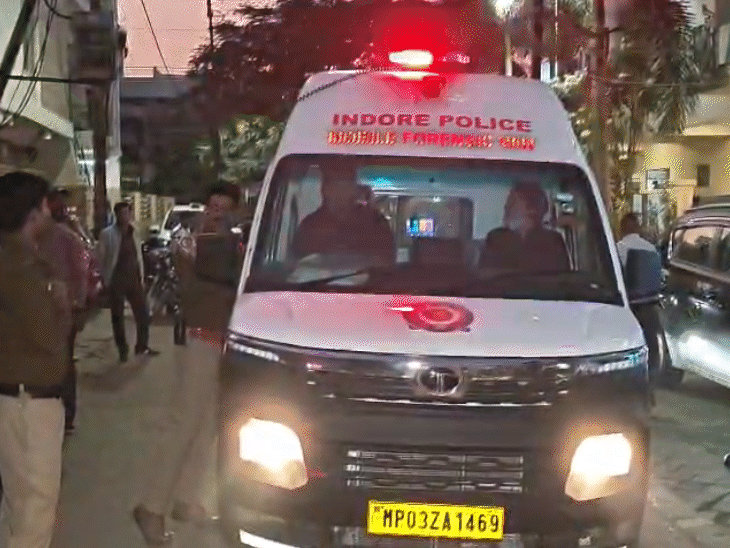 पुलिस ने हेमंत के शव को पोस्टमॉर्टम के लिए अस्पताल भिजवाया।