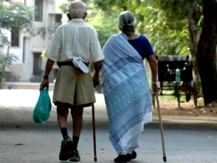 बढ़ती बुजुर्ग आबादी पर हाईकोर्ट ने जताई चिंता। कोर्ट ने राज्य विधिक सेवा प्राधिकरण और जिला विधिक प्राधिकरणों को ओल्डएज होम के निरीक्षण के आदेश दिए हैं। (प्रतीकात्मक इमेज)