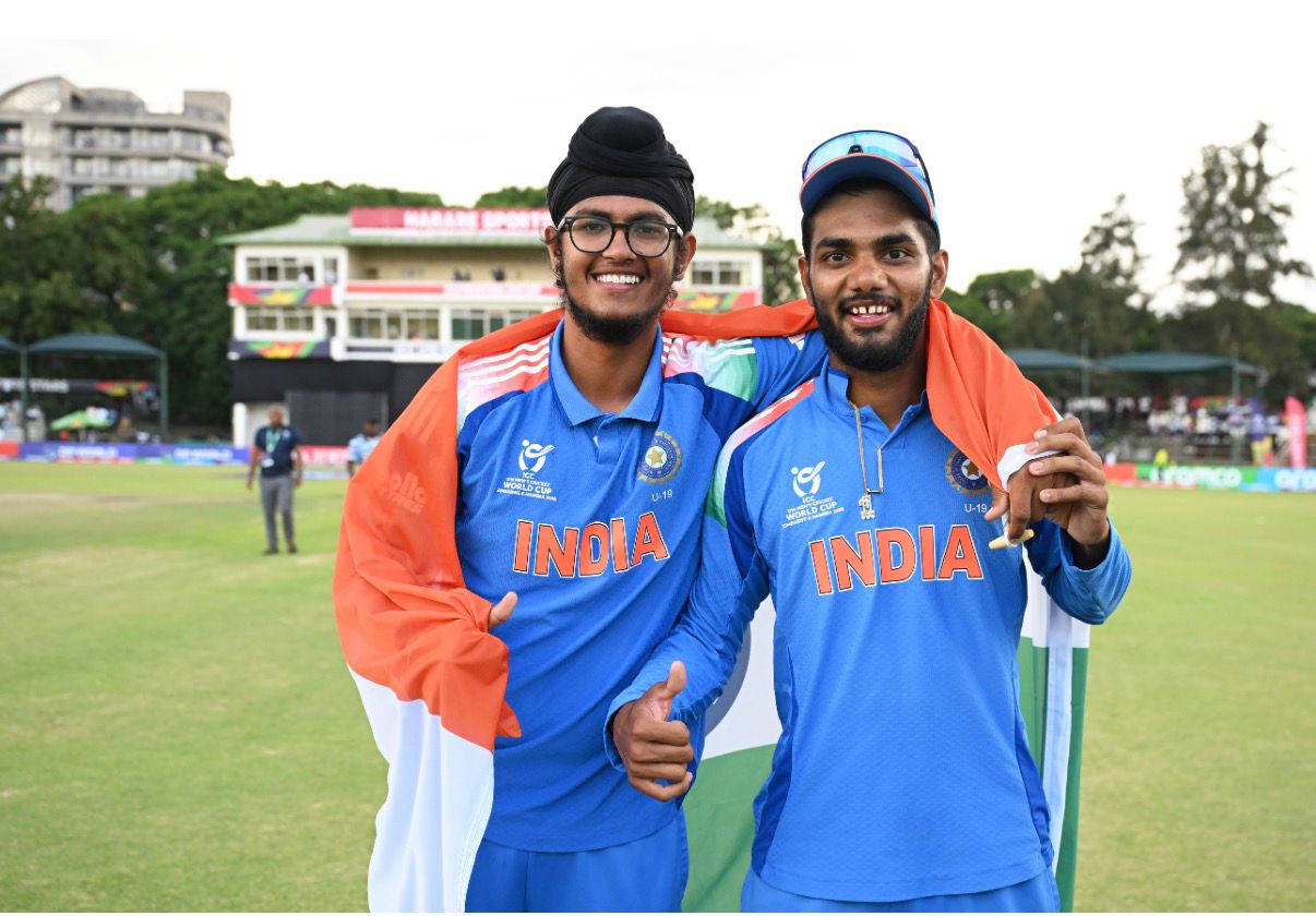 कनिष्क चौहान का फोटो दाई तरफ।