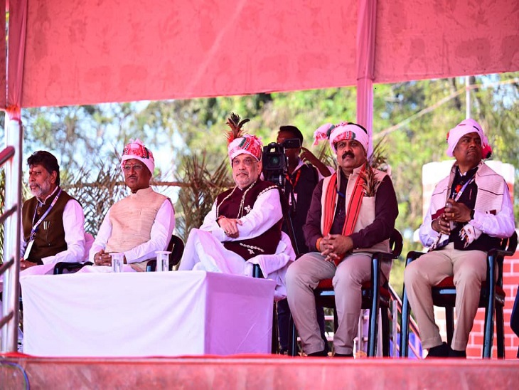 बस्तर पंडुम के मंच पर अमित शाह के साथ सीएम साय, डिप्टी सीएम विजय शर्मा मौजूद रहे।